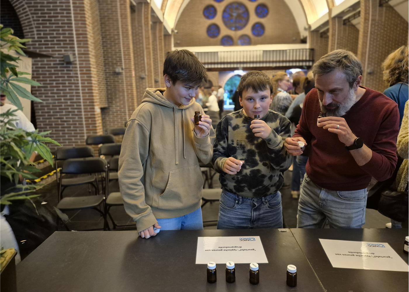 SMELL-IT avond in Dilbeek leert burgers drugslabo's en cannabisplantages herkennen