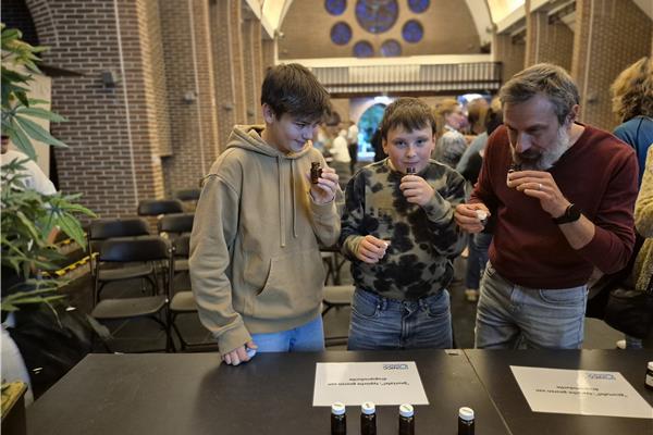 SMELL-IT avond in Dilbeek leert burgers drugslabo's en cannabisplantages herkennen